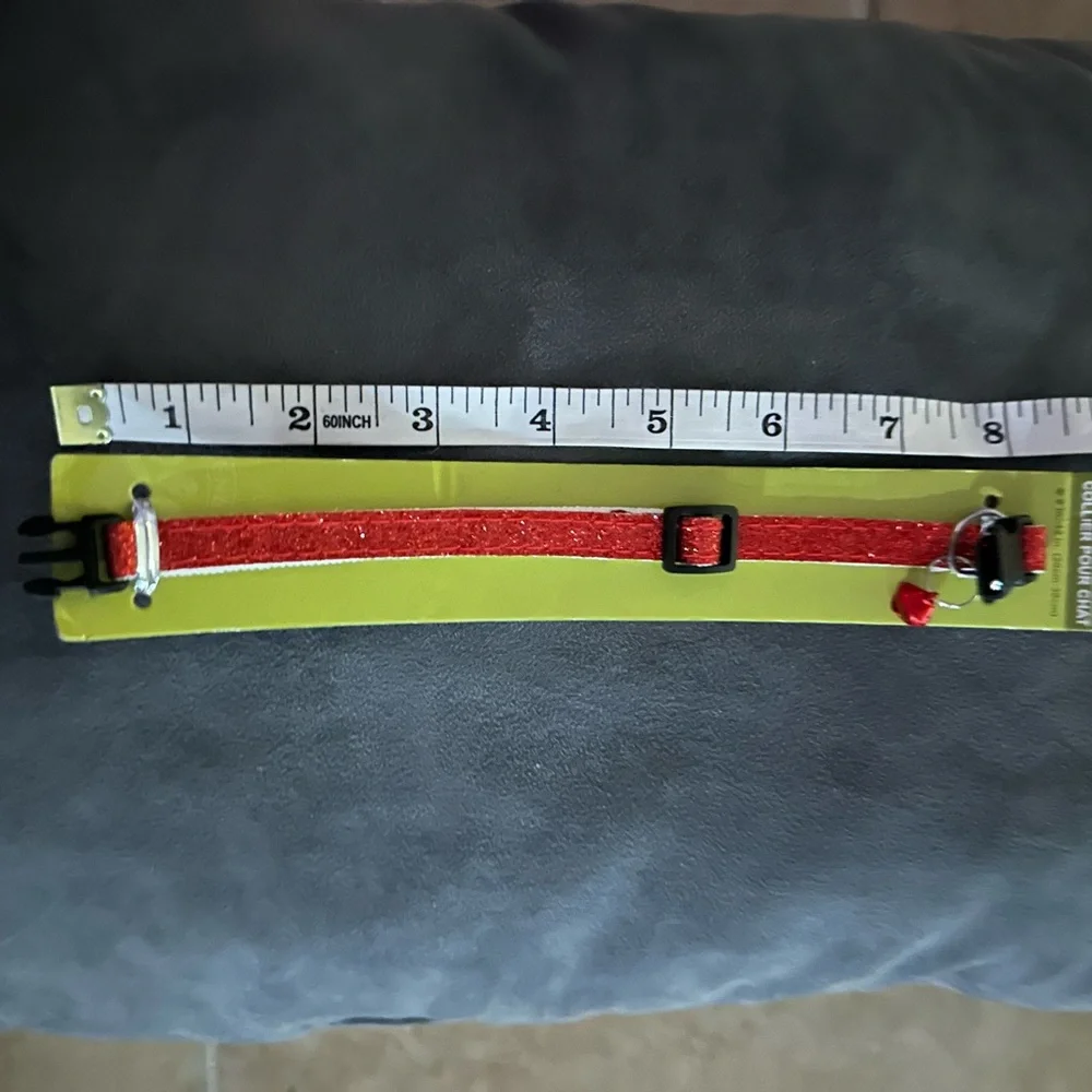 Red glittery cat collar with bell